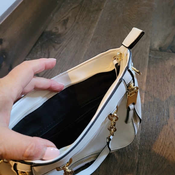 White purse - Picture 2 of 3